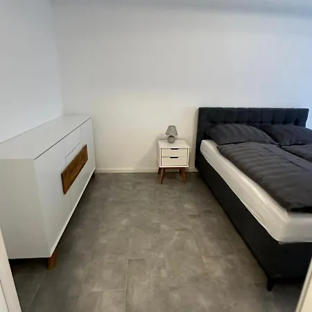 Moebliertes In Berlin * 쇼네펠드